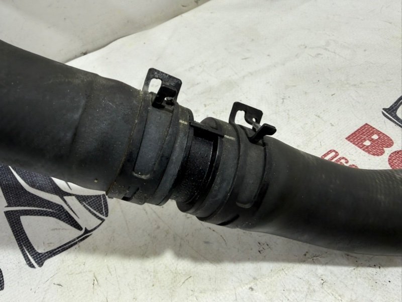 Патрубок радиатора Rogue 2020 T33 2.5