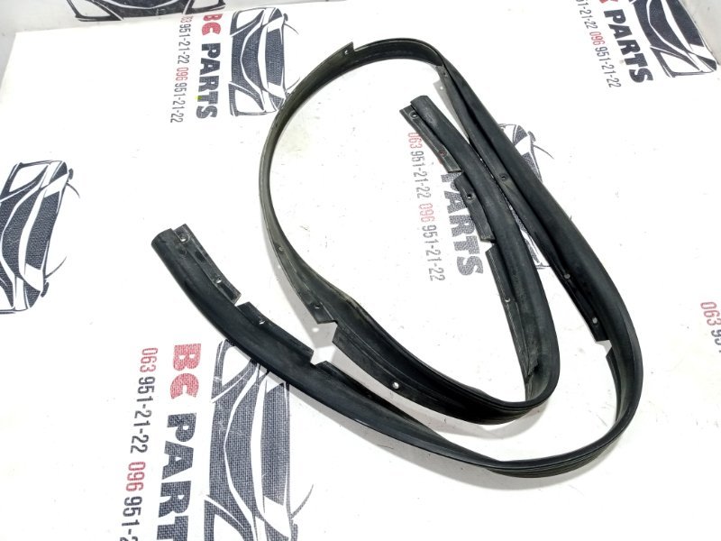 Уплотнительная резинка капота Nissan Rogue T33 2.5 Уплотнительная резинка капота Nissan Rogue T33 2.5