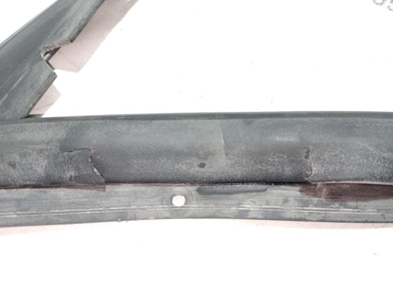 Уплотнительная резинка капота Rogue 2021 T33 2.5 Уплотнительная резинка капота Rogue 2021 T33 2.5