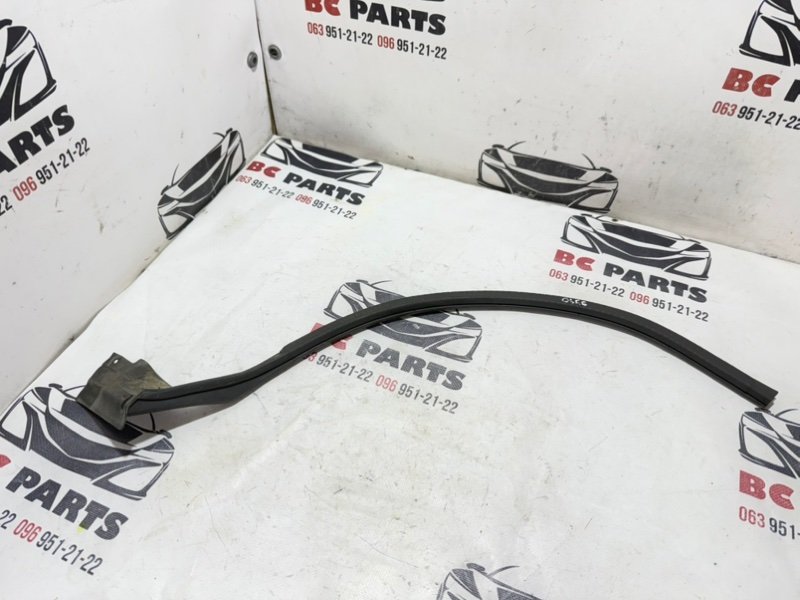 Уплотнитель кузова задний правый Nissan Rogue T33 2.5 Уплотнитель кузова задний правый Nissan Rogue T33 2.5