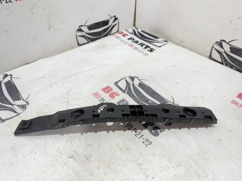 Направляющая бампера задняя правая Nissan Rogue T33 2.5