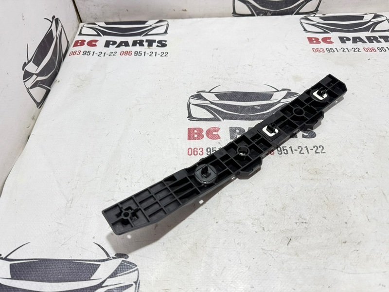 Направляющая бампера задняя правая Rogue 2020 T33 2.5