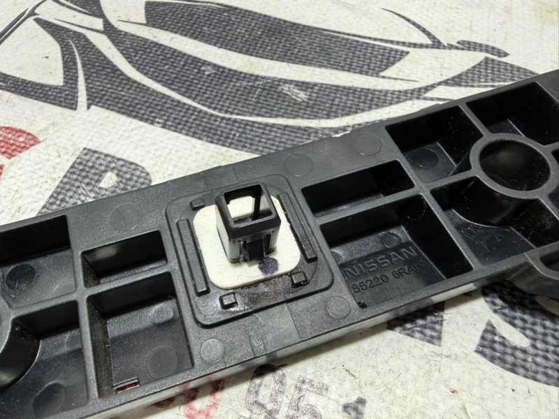 Направляющая бампера задняя правая Rogue 2020 T33 2.5