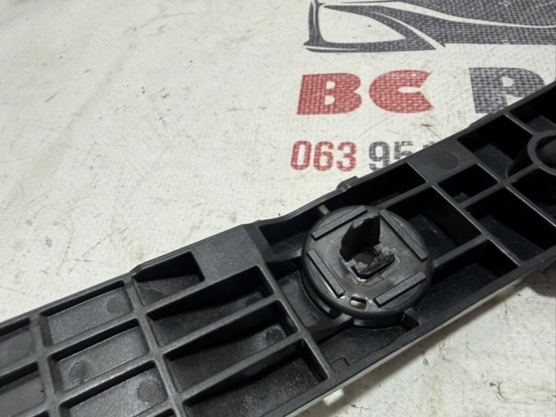 Направляющая бампера задняя правая Rogue 2020 T33 2.5