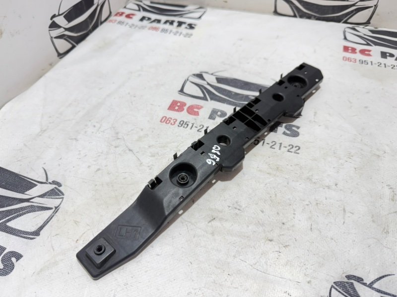 Направляющая бампера задняя левая Nissan Rogue T33 2.5