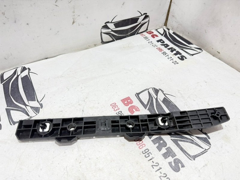 Направляющая бампера задняя левая Rogue 2020 T33 2.5