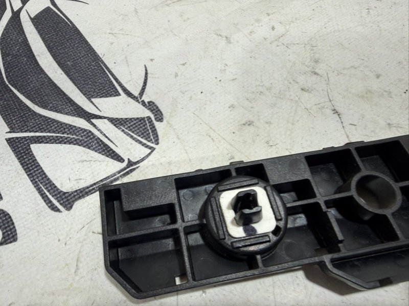 Направляющая бампера задняя левая Rogue 2020 T33 2.5