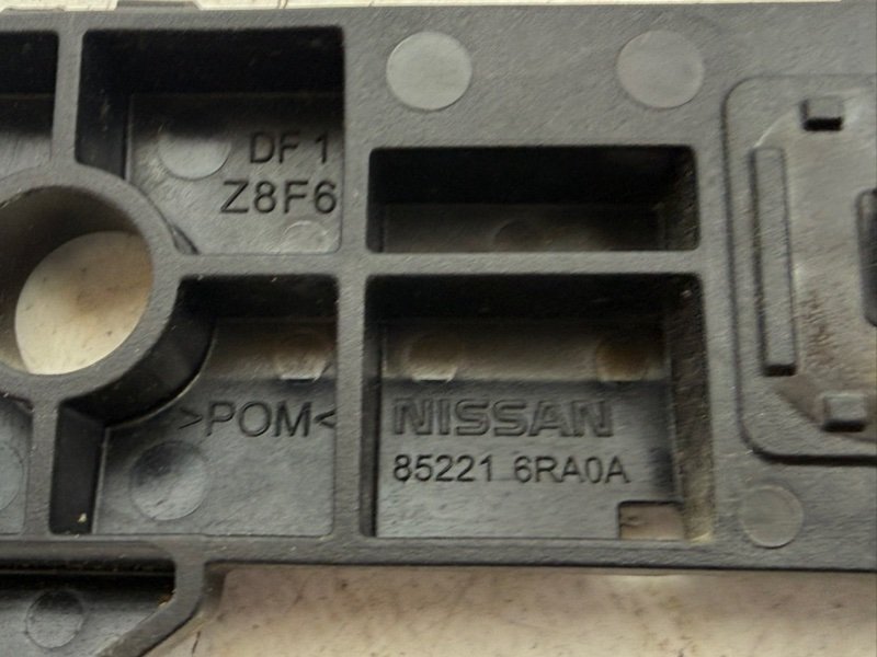 Направляющая бампера задняя левая Rogue 2020 T33 2.5