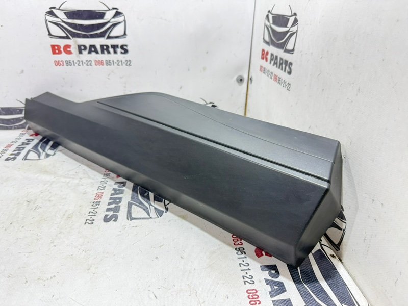 Накладка двери задняя правая Rogue 2020 T33 2.5 Накладка двери задняя правая Rogue 2020 T33 2.5