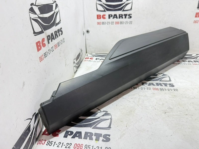 Накладка двери задняя правая Nissan Rogue T33 2.5 Накладка двери задняя правая Nissan Rogue T33 2.5