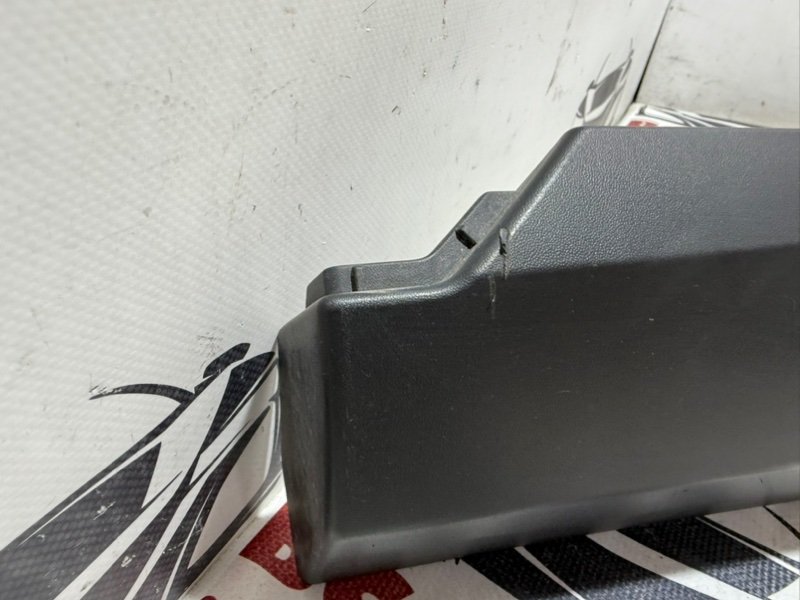 Накладка двери задняя правая Rogue 2020 T33 2.5 Накладка двери задняя правая Rogue 2020 T33 2.5