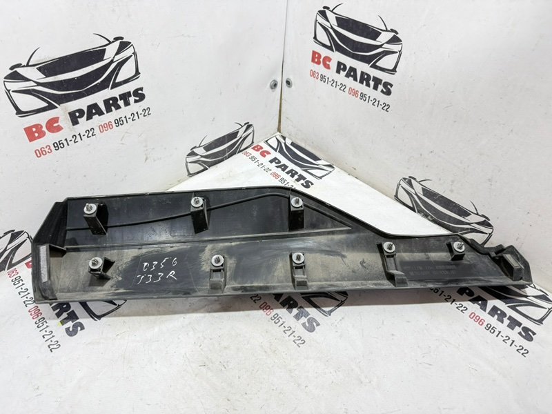 Накладка двери задняя правая Rogue 2020 T33 2.5 Накладка двери задняя правая Rogue 2020 T33 2.5