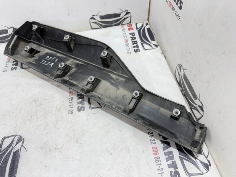 Накладка двери задняя правая Rogue 2020 T33 2.5 Накладка двери задняя правая Rogue 2020 T33 2.5