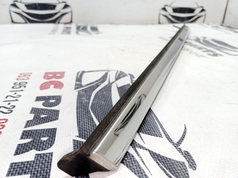 Молдинг крыла задний левый Nissan Rogue T33 2.5