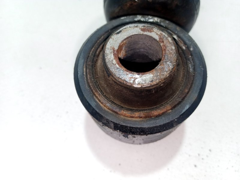 Амортизатор подвески задний Nissan Rogue T33 2.5