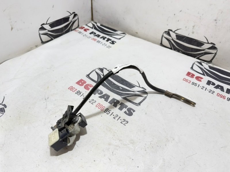 Запчасть клемма аккумулятора Nissan Rogue 2020 T33 2.5 240806rf0a Б/У Клемма аккумулятора Nissan Rogue 2020 T33 2.5 240806rf0a Б/У