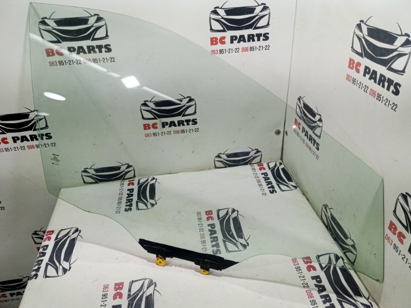 Стекло двери переднее правое Nissan Rogue T32 QR25 2.5