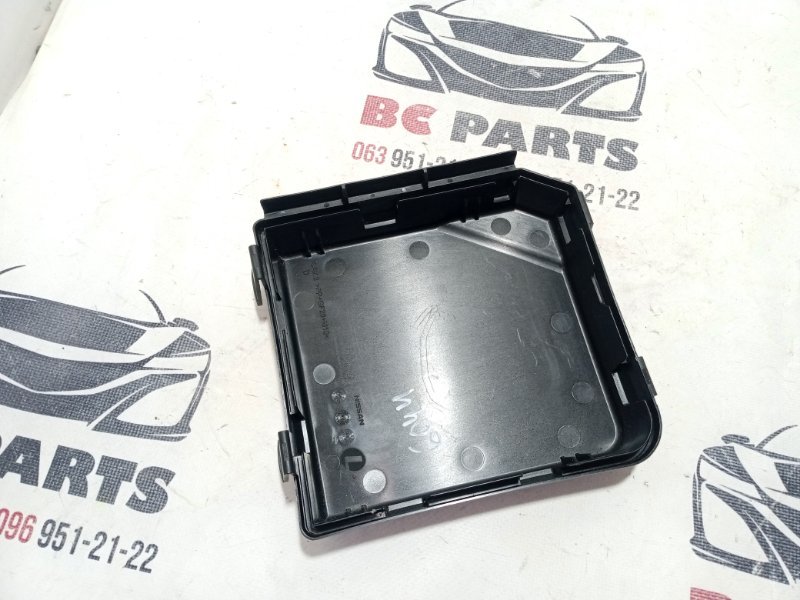 Крышка блока предохранителей Nissan Rogue T32 QR25 2.5