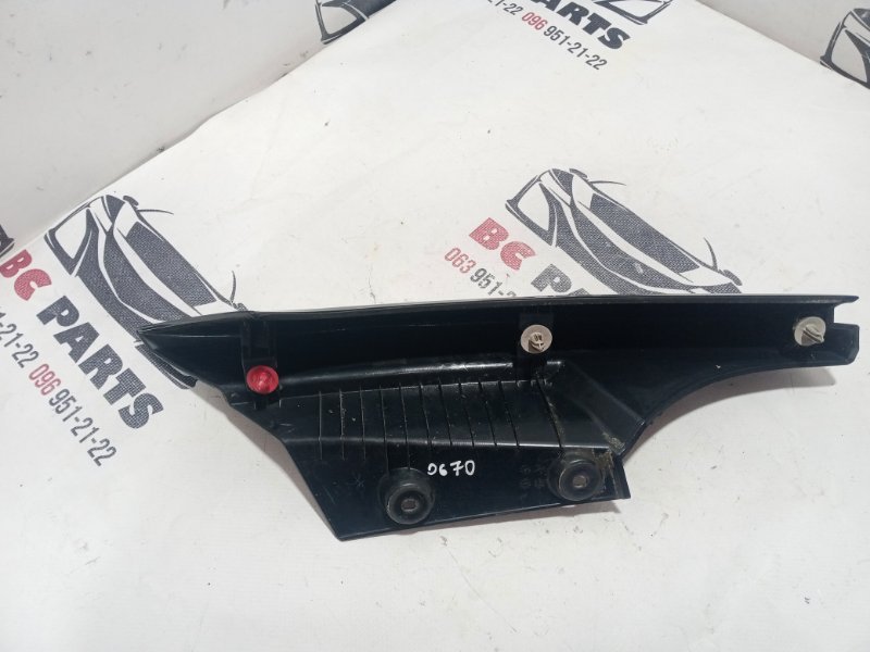 Накладка кузова правая Nissan Rogue T32 QR25 2.5