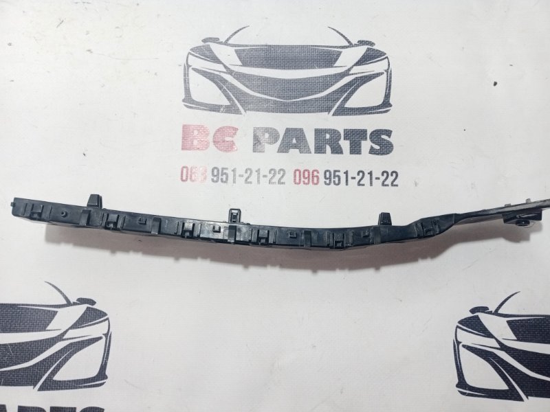 Направляющая бампера задняя правая Rogue 2021 T33 2.5