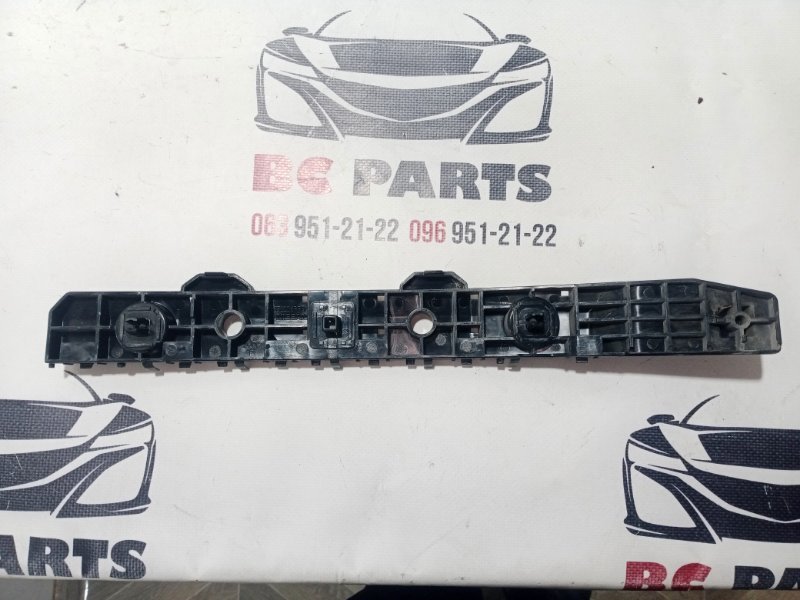 Направляющая бампера задняя правая Nissan Rogue T33 2.5