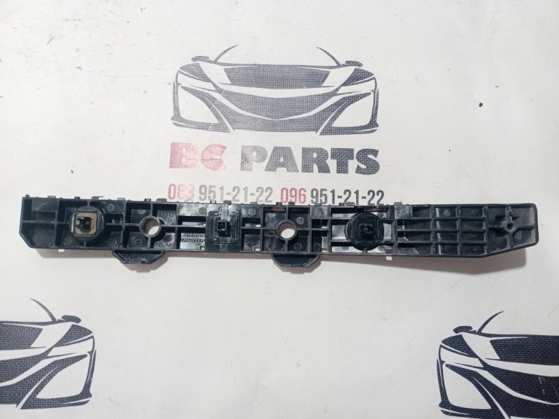 Направляющая бампера задняя левая Nissan Rogue T33 2.5