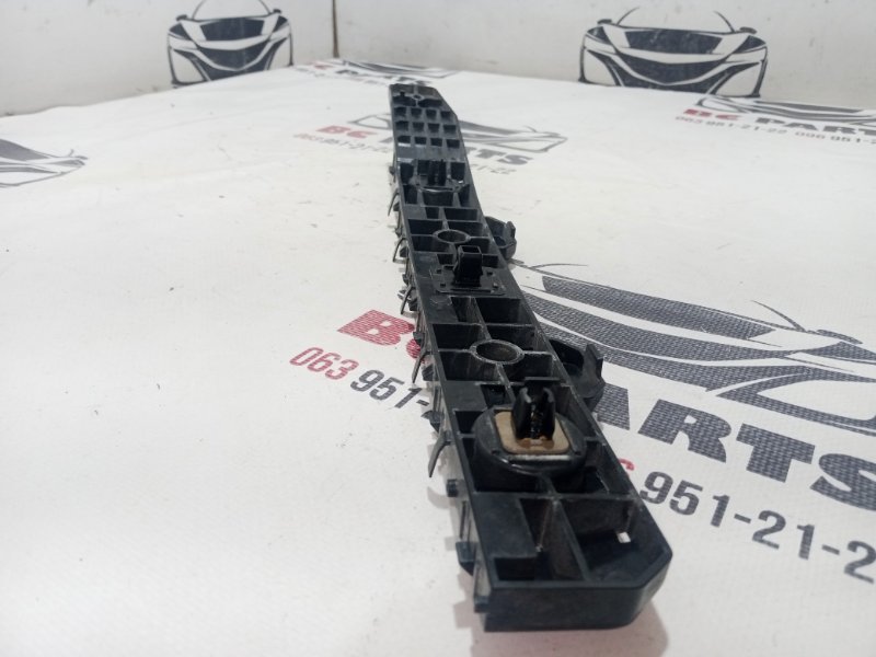 Направляющая бампера задняя левая Rogue 2021 T33 2.5