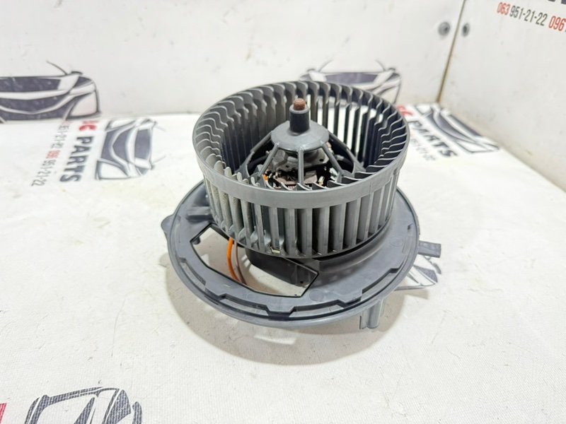 Вентилятор печки Volkswagen Tiguan 2020 2.0 5Q1819021E Б/У