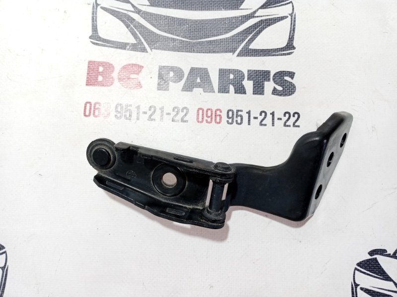 Петля двери багажника правая Rogue 2020 T33 2.5 Петля двери багажника правая Rogue 2020 T33 2.5