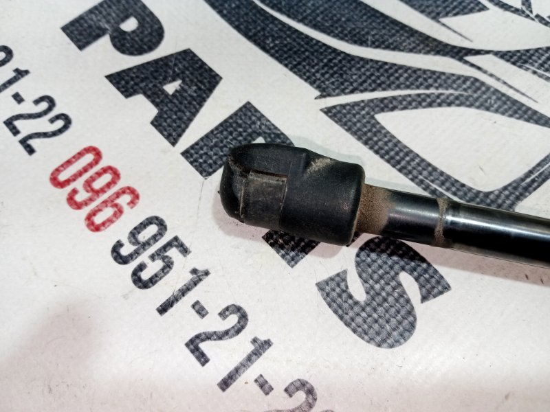 Амортизатор крышки багажника правый Rogue 2021 T33 2.5