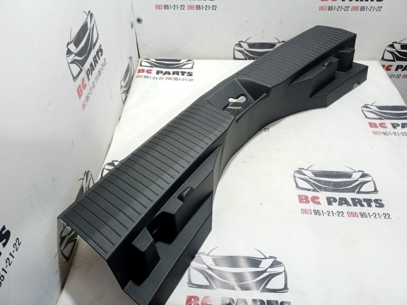 Накладка замка багажника Rogue 2022 t33 1.5