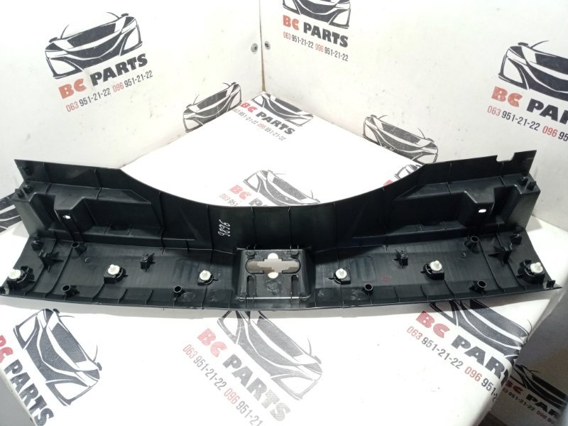 Накладка замка багажника Rogue 2022 t33 1.5