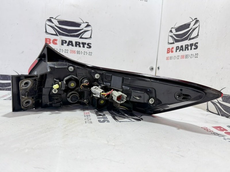 Фонарь наружный (в крыло) задний левый Rogue 2022 t33 1.5