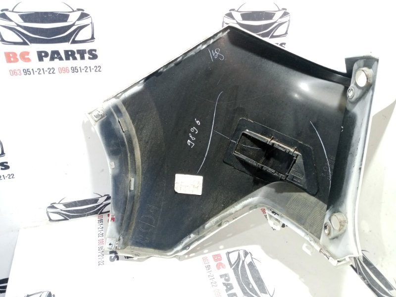 Клык бампера задний правый Rogue 2022 t33 1.5