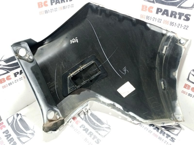 Клык бампера задний левый Rogue 2022 t33 1.5