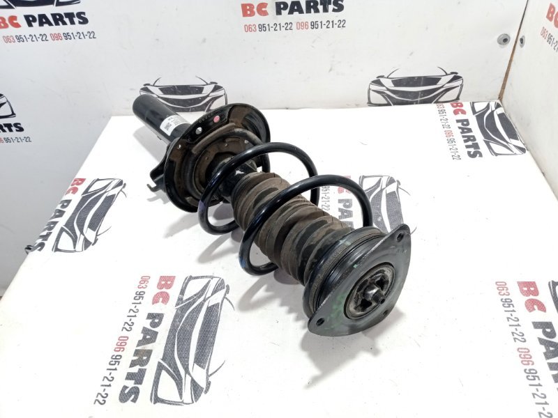 Стойка подвески передняя правая Nissan Rogue t33 1.5