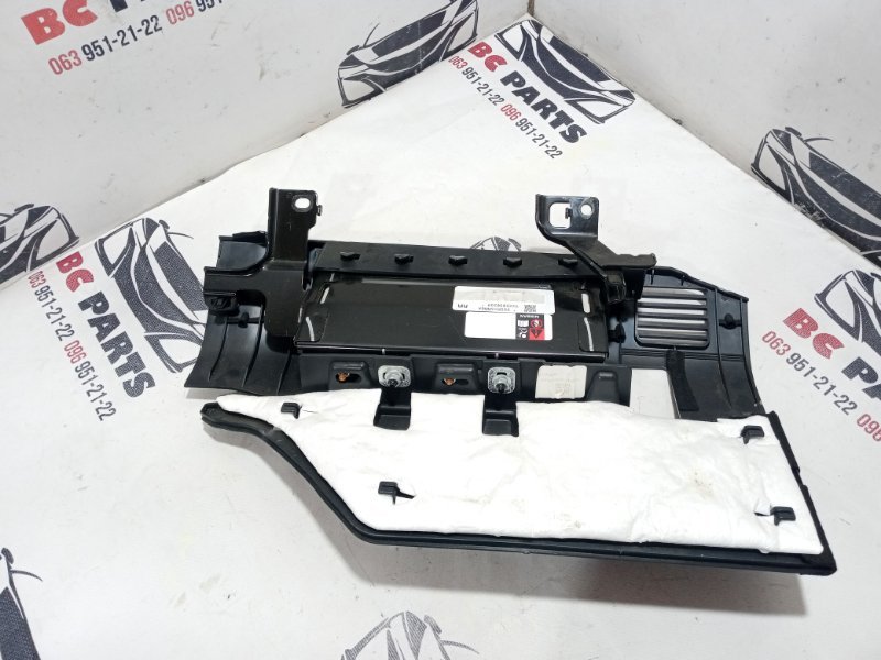 Подушка безопасности в колени правая Rogue 2022 t33 1.5