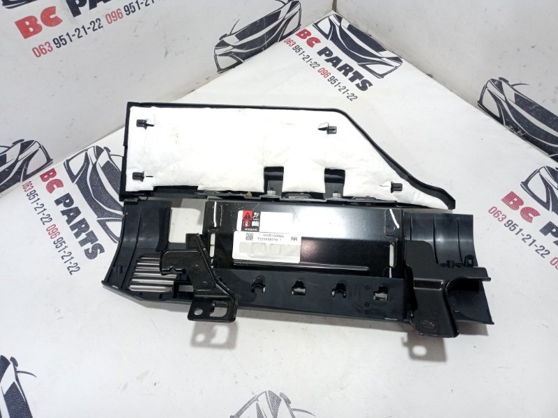 Подушка безопасности в колени правая Rogue 2022 t33 1.5