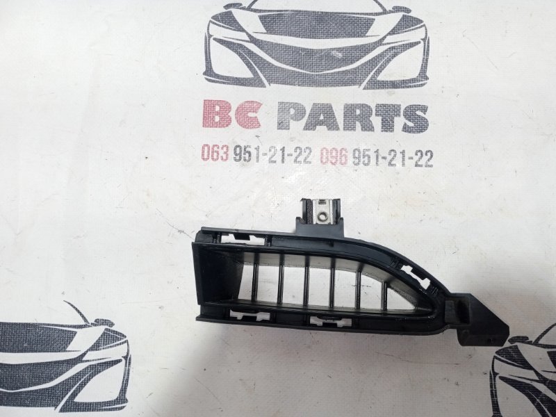 Решетка в бампер передняя правая Rogue 2022 t33 1.5