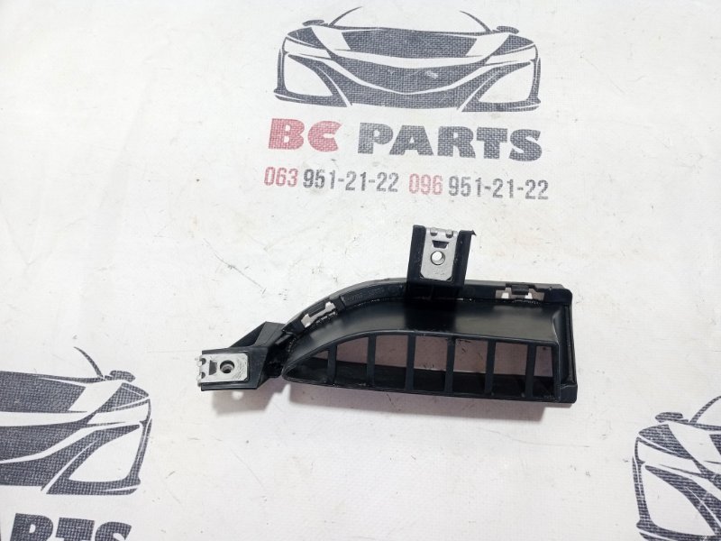 Решетка в бампер передняя правая Nissan Rogue t33 1.5