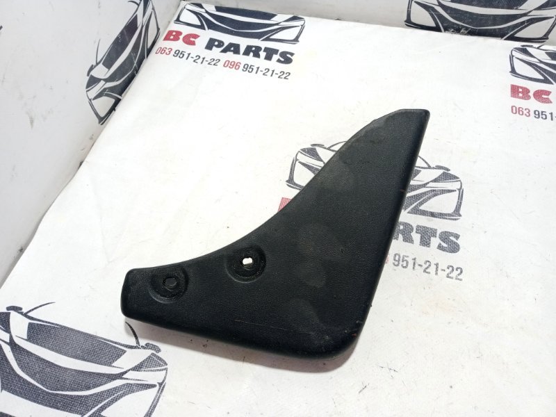 Брызговик задний правый Nissan Rogue t33 1.5