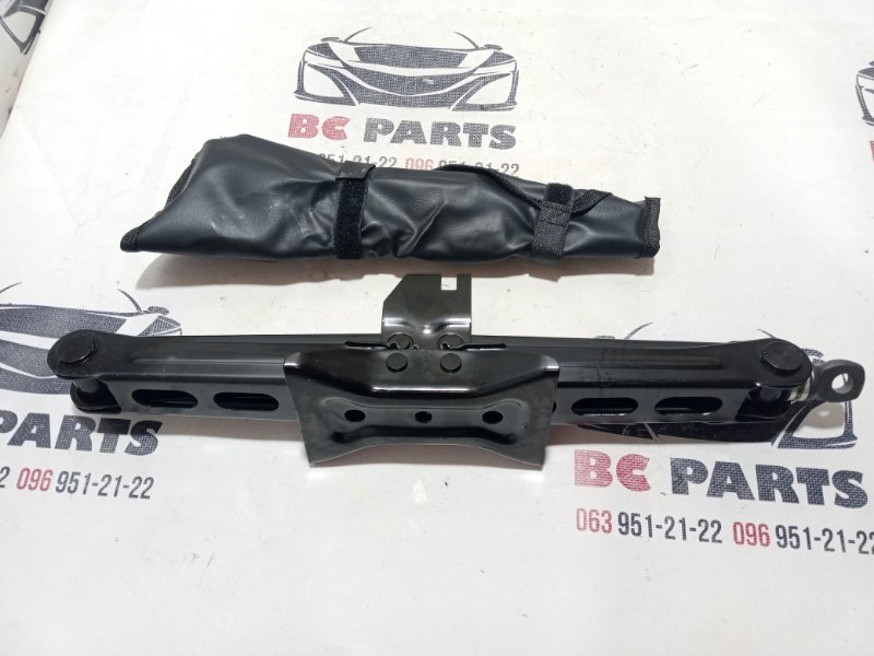 Домкрат Nissan Rogue T33 2.5