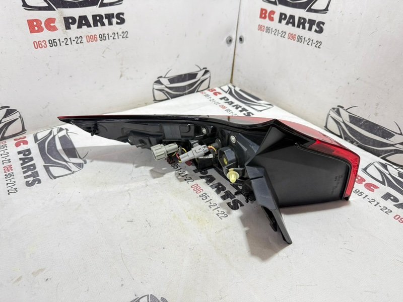 Фонарь наружный (в крыло) правый Rogue 2021 T33 2.5