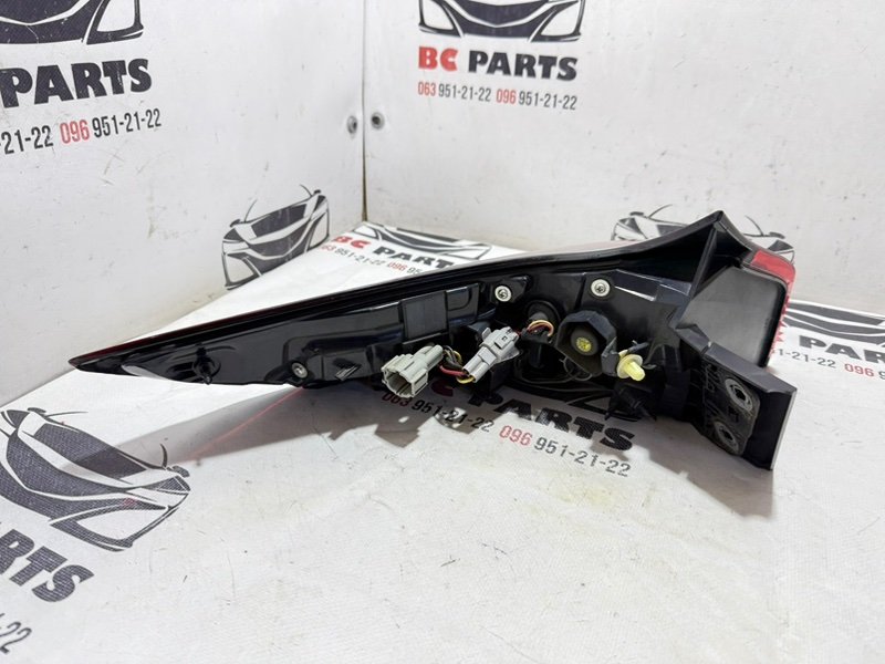 Фонарь наружный (в крыло) правый Rogue 2021 T33 2.5