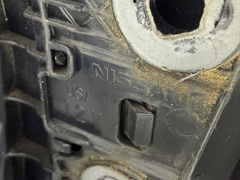 Фонарь наружный (в крыло) правый Rogue 2021 T33 2.5