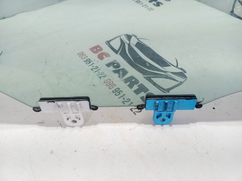 Стекло двери переднее правое Rogue 2022 t33 1.5