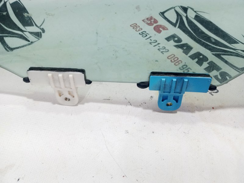 Стекло двери переднее левое Rogue 2021 T33 2.5