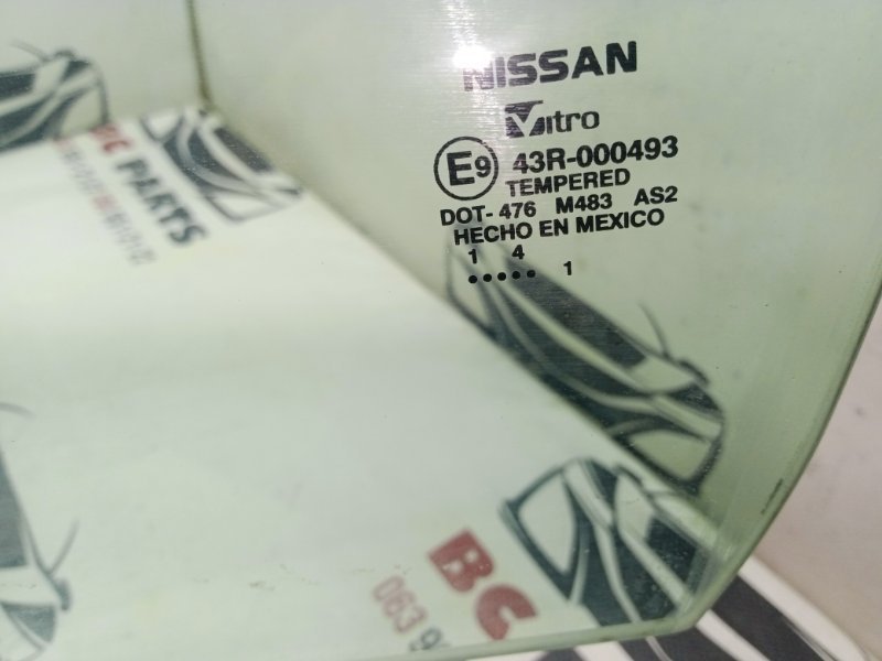 Стекло двери переднее левое Rogue 2021 T33 2.5