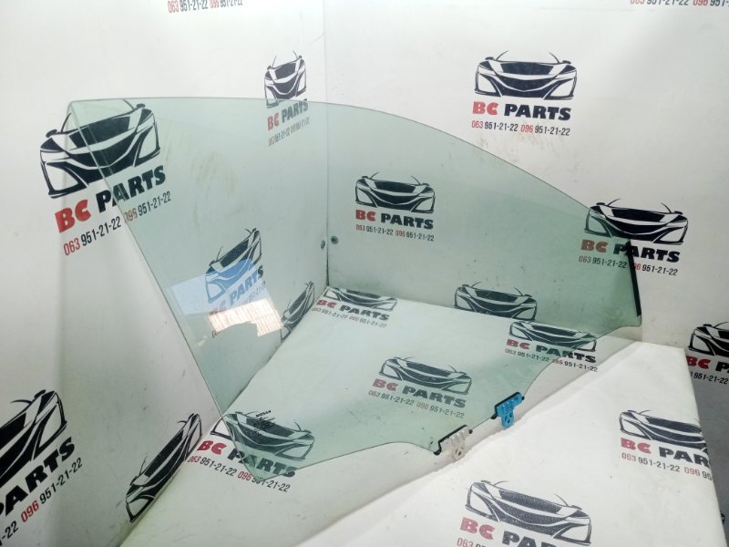 Стекло двери переднее правое Nissan Rogue T33 2.5