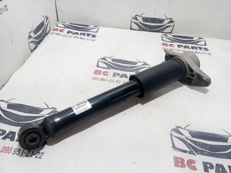 Амортизатор подвески задний Nissan Rogue T33 2.5